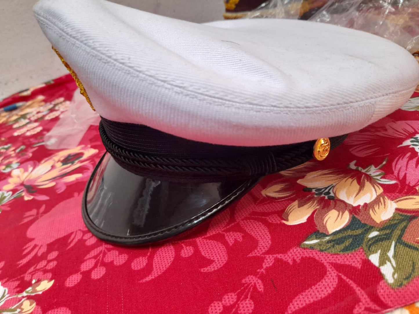 White Captain's Hat: Yachting Skipper Costume